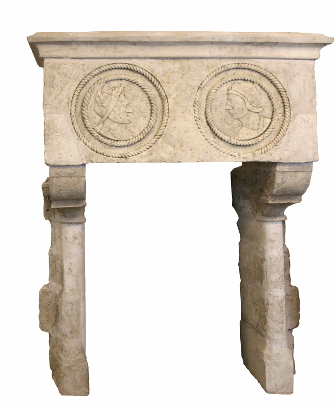 cheminee gothique medaillon